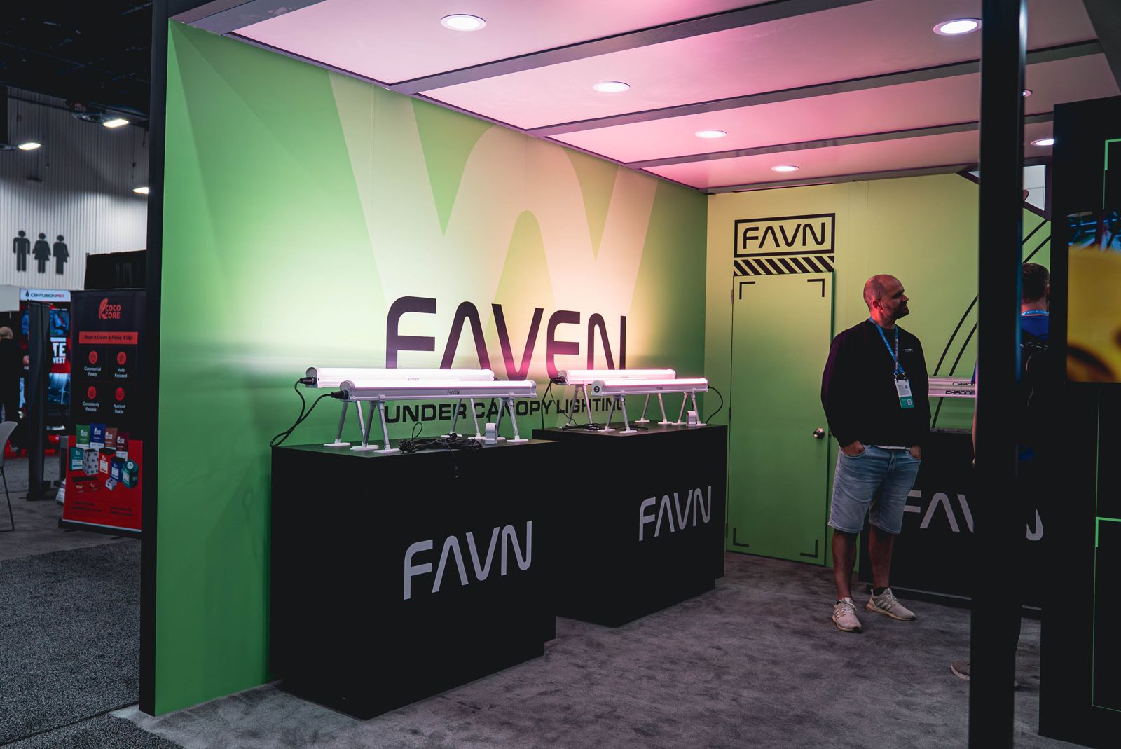 Faven Two-Story Booth — FIG. 04 — INTERIOR