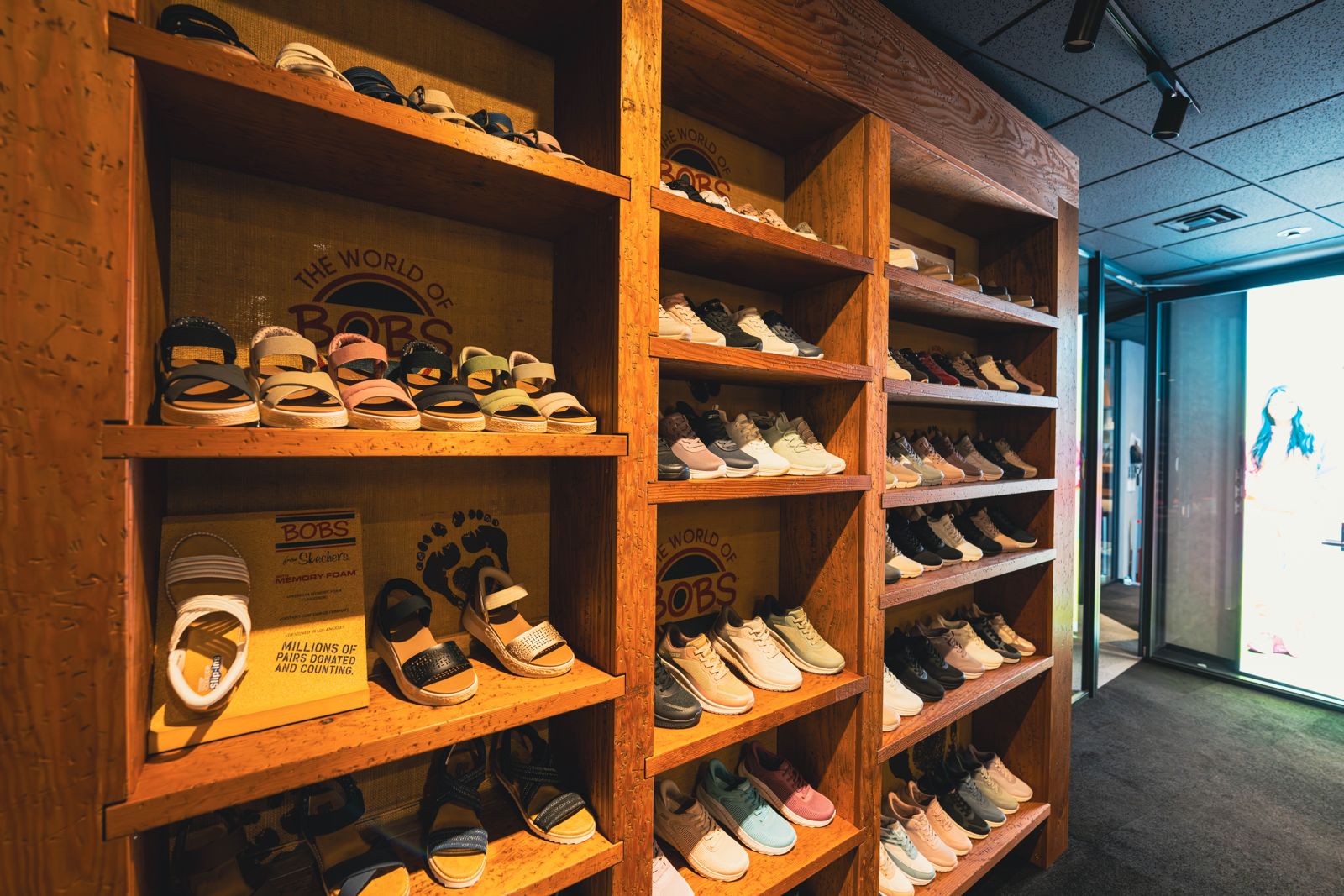 Skechers Showroom — detail