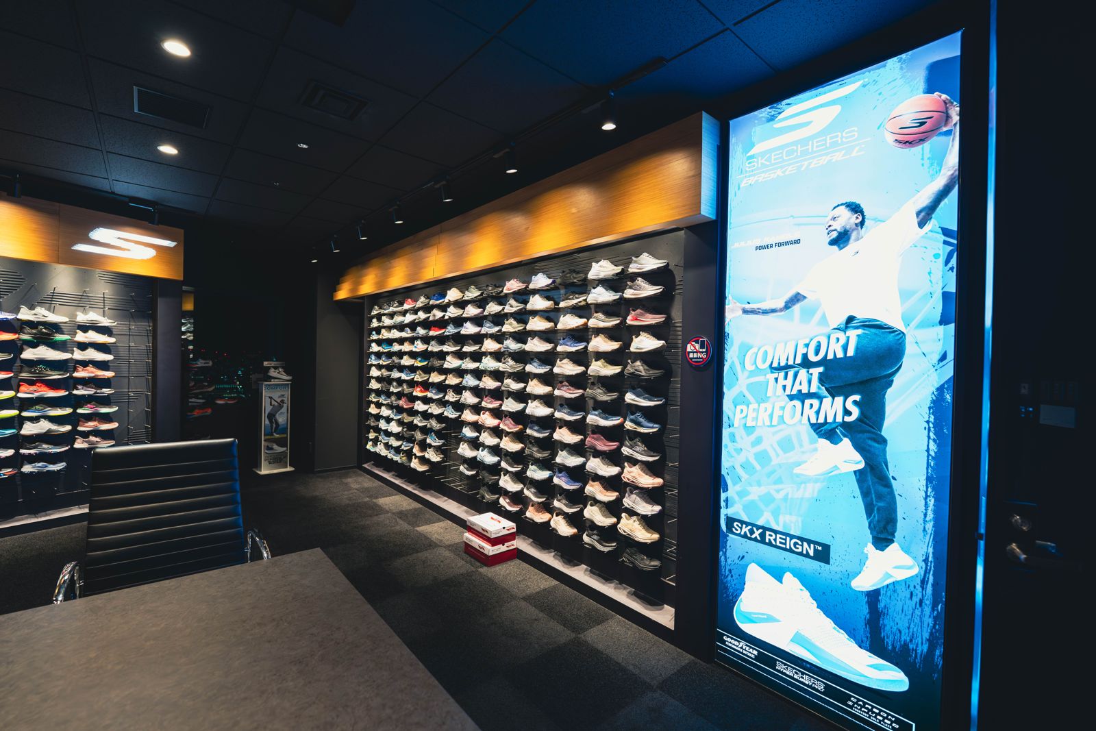 Skechers Showroom — FIG. 05 — LIGHTBOX