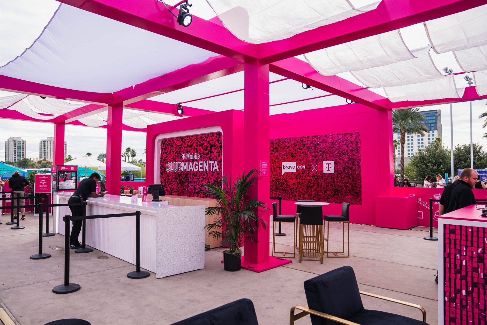 T-Mobile Club Magenta — FIG. 02 — INTERIOR